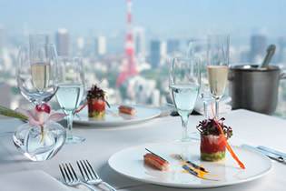 Main dining with a panoramic view of Tokyo Tower and Tokyo - Fishbank Tokyo  Shiodome